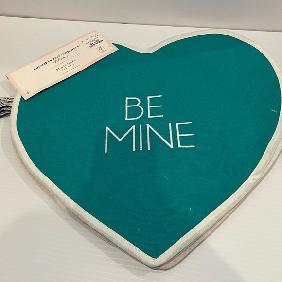 ❤️❤️Super Cute Cupcakes and Cashmere Conversation Hearts Placemats- Set of 4 - Picture 5 of 5